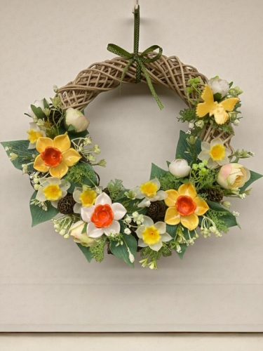 Ajtódísz kerámia nárcisszal, 25 cm-es alapon