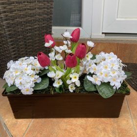   BETÉT30.Tavaszi virágláda betét bordó tulipánnal, fehér ibolyával