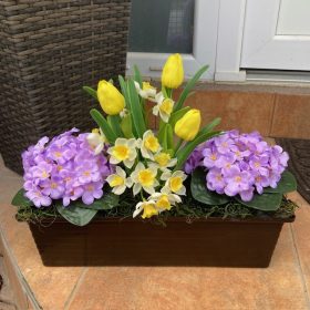   BETÉT31.Tavaszi virágláda betét sárga tulipánnal, lila ibolyával