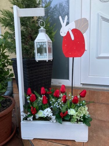 BETÉT07.Tavaszi virágláda betét piros tulipánokkal II.