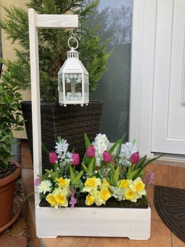 BETÉT110.Tavaszi virágláda betét nárciszokkal