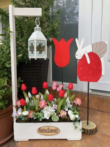 Tavaszi virágláda betét piros tulipánokkal