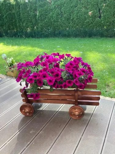 Fa virágtartó szekér 65 cm - cseresznye