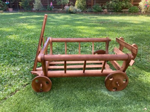 Fa virágtartó szekér 84 cm - dió barna