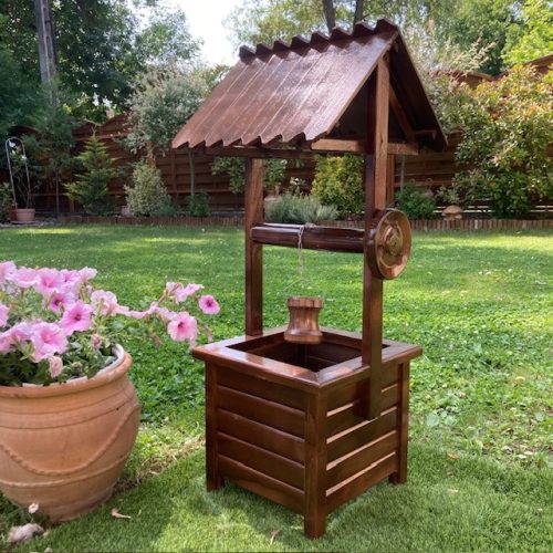 Szett 25. Fa kerekes kút 90 cm + gyertyalámpás virágláda + talicska ültető betéttel  - sötét barna