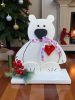 Kézzel festett fa Jegesmedve figura – 30,5×27 cm; kültéri és beltéri dekoráció