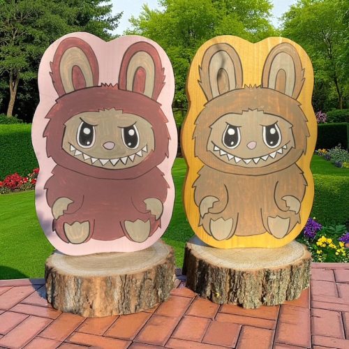 Labubu figura fából, kézzel festett