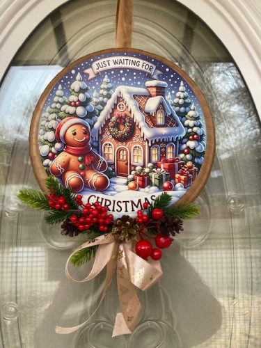 Ajtódísz MÉZIVEL, MÉZESKALÁCS HÁZZAL - 25 cm