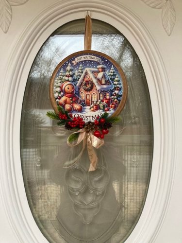 Ajtódísz MÉZIVEL, MÉZESKALÁCS HÁZZAL - 25 cm