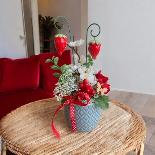 Asztaldísz kerámia eperrel 