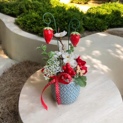 Asztaldísz kerámia eperrel 