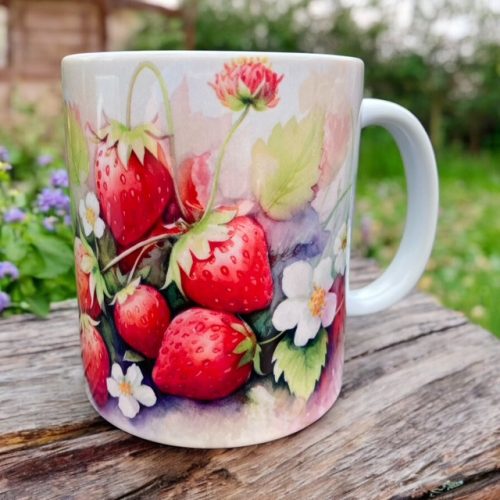 Bögre epres díszítéssel