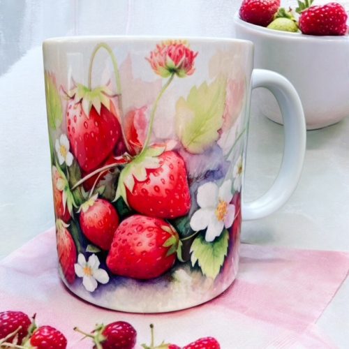 Bögre epres díszítéssel