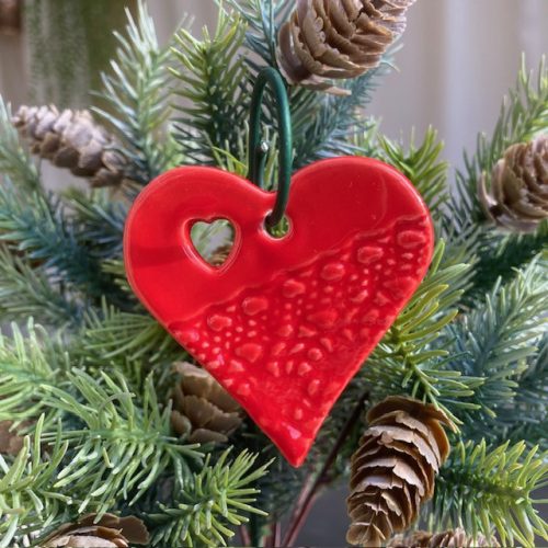 Kerámia SZÍV csipke mintával - piros