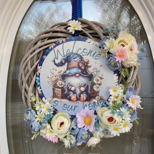 Ajtódísz tavaszi manóval, 30 cm - kék