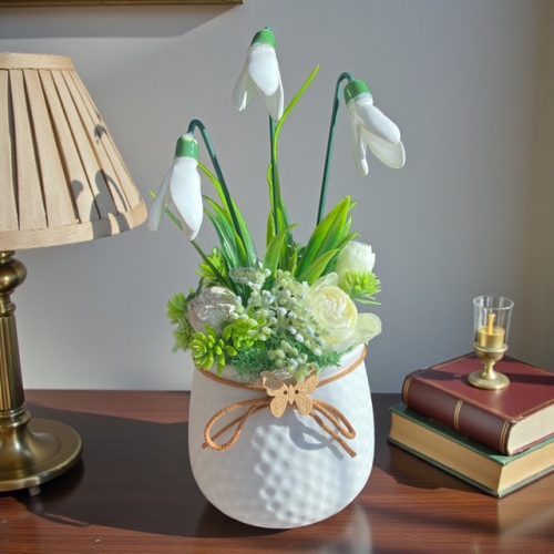 Hóvirágok fehér kaspóban