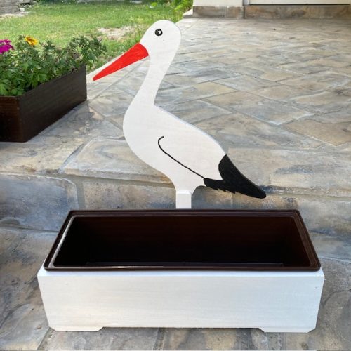 Virágláda gólyával, kerámia virágos dekorációval