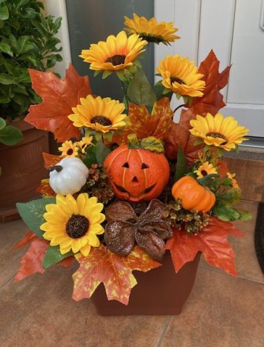 Őszi dekoráció: ültető betétes kút őszi dekorációval