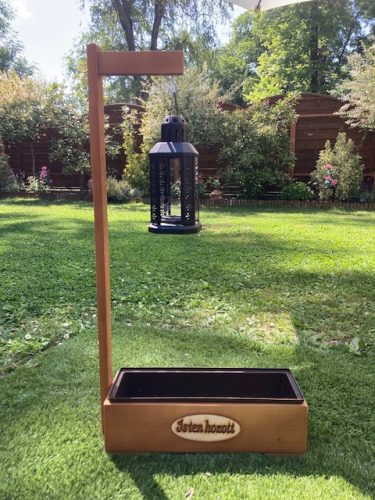 Kerti dekoráció - szett 52. Ültető betétes kút+szekér+lámpás virágláda