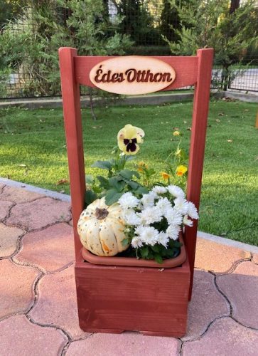 Kerti dekoráció - szett 55.B. Ültető betétes kút+kocka virágláda - cseresznye